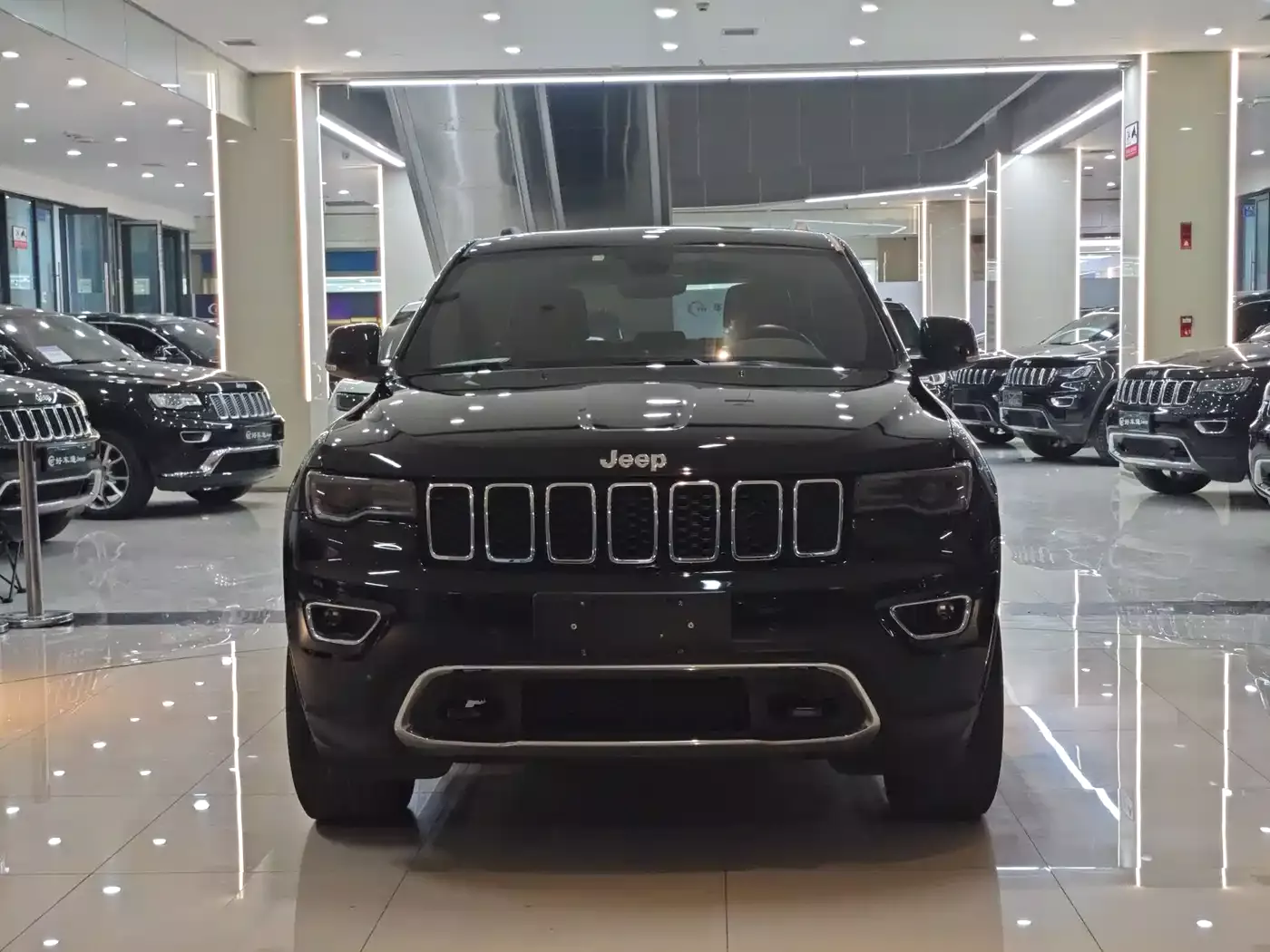 Jeep Grand Cherokee (Import) 2020 3.0L Elite Navigation Edition фото 3