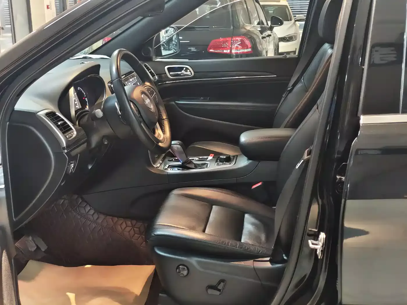 Jeep Grand Cherokee (Import) 2020 3.0L Elite Navigation Edition фото 9