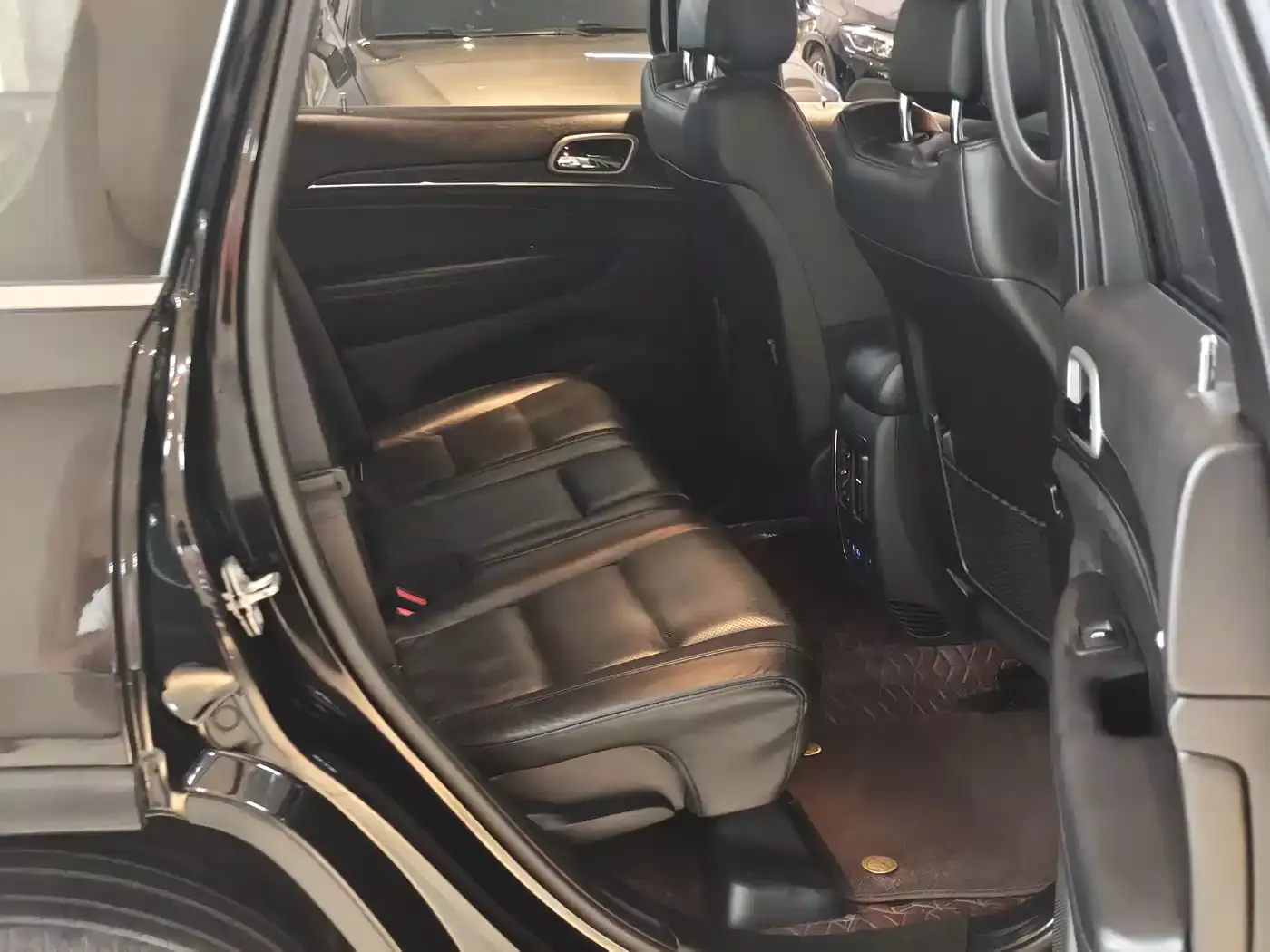 Jeep Grand Cherokee (Import) 2020 3.0L Elite Navigation Edition фото 12