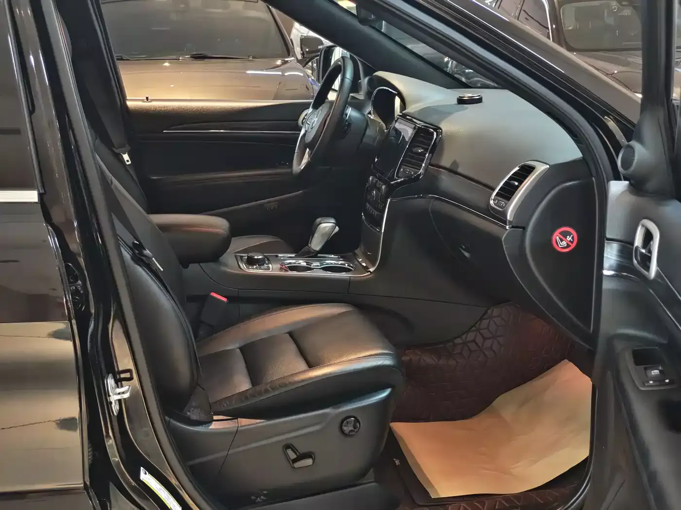 Jeep Grand Cherokee (Import) 2020 3.0L Elite Navigation Edition фото 13