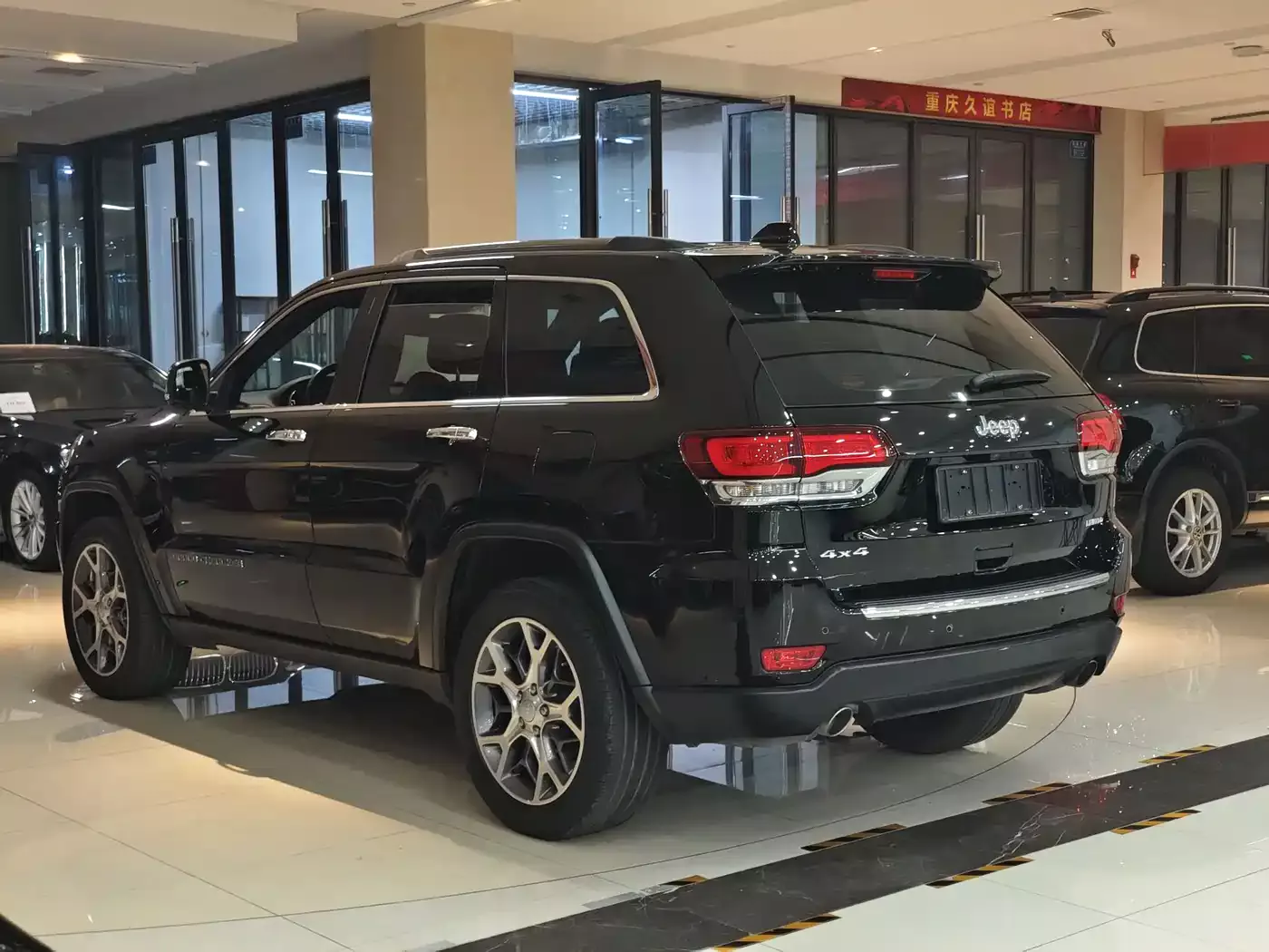 Jeep Grand Cherokee (Import) 2020 3.0L Elite Navigation Edition фото 18