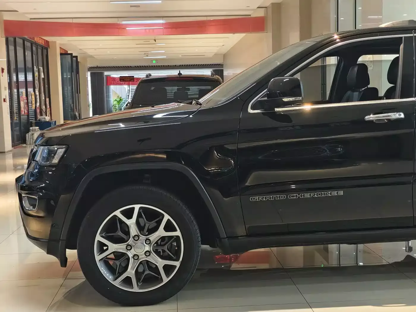 Jeep Grand Cherokee (Import) 2020 3.0L Elite Navigation Edition фото 19