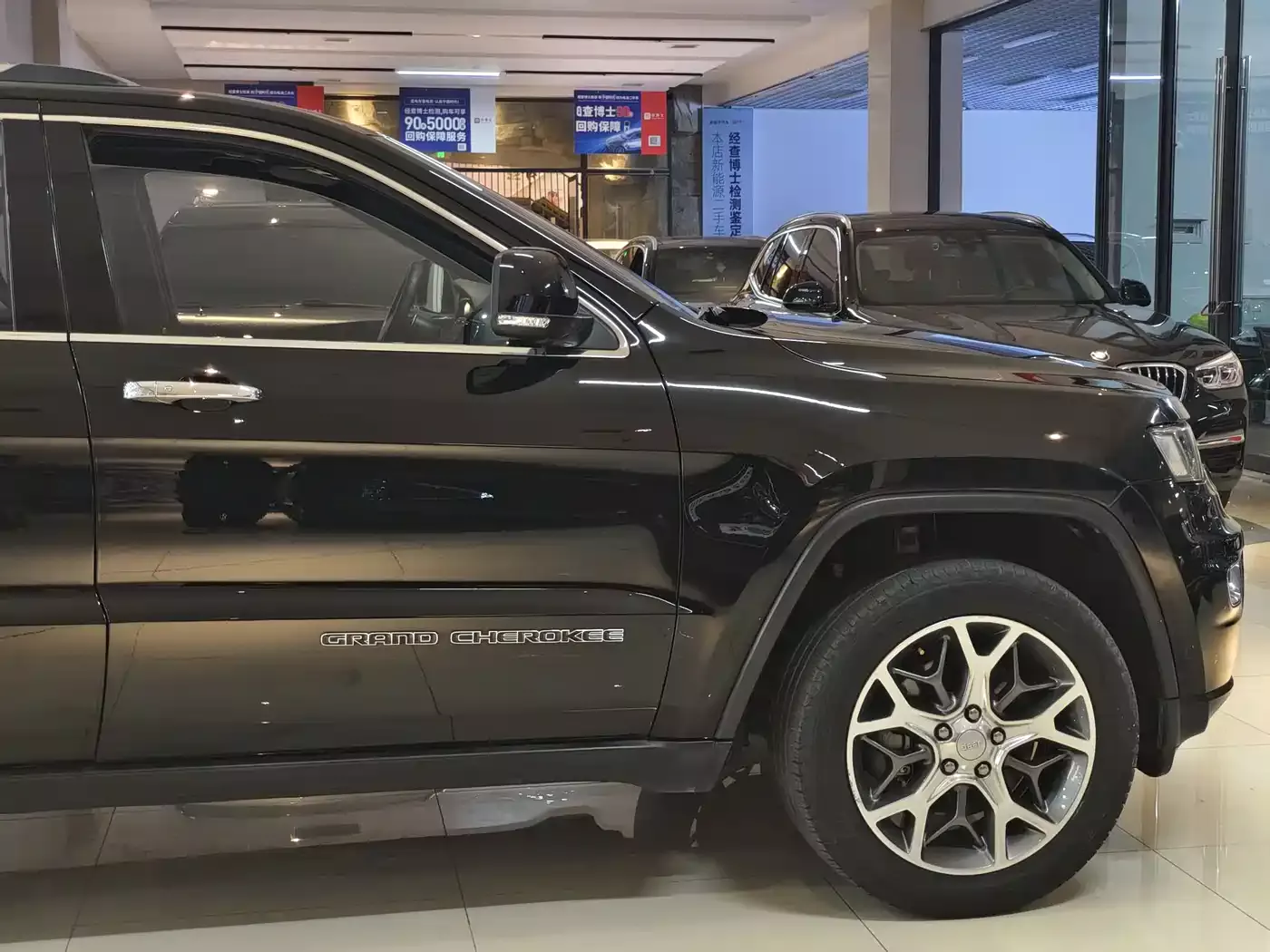 Jeep Grand Cherokee (Import) 2020 3.0L Elite Navigation Edition фото 20