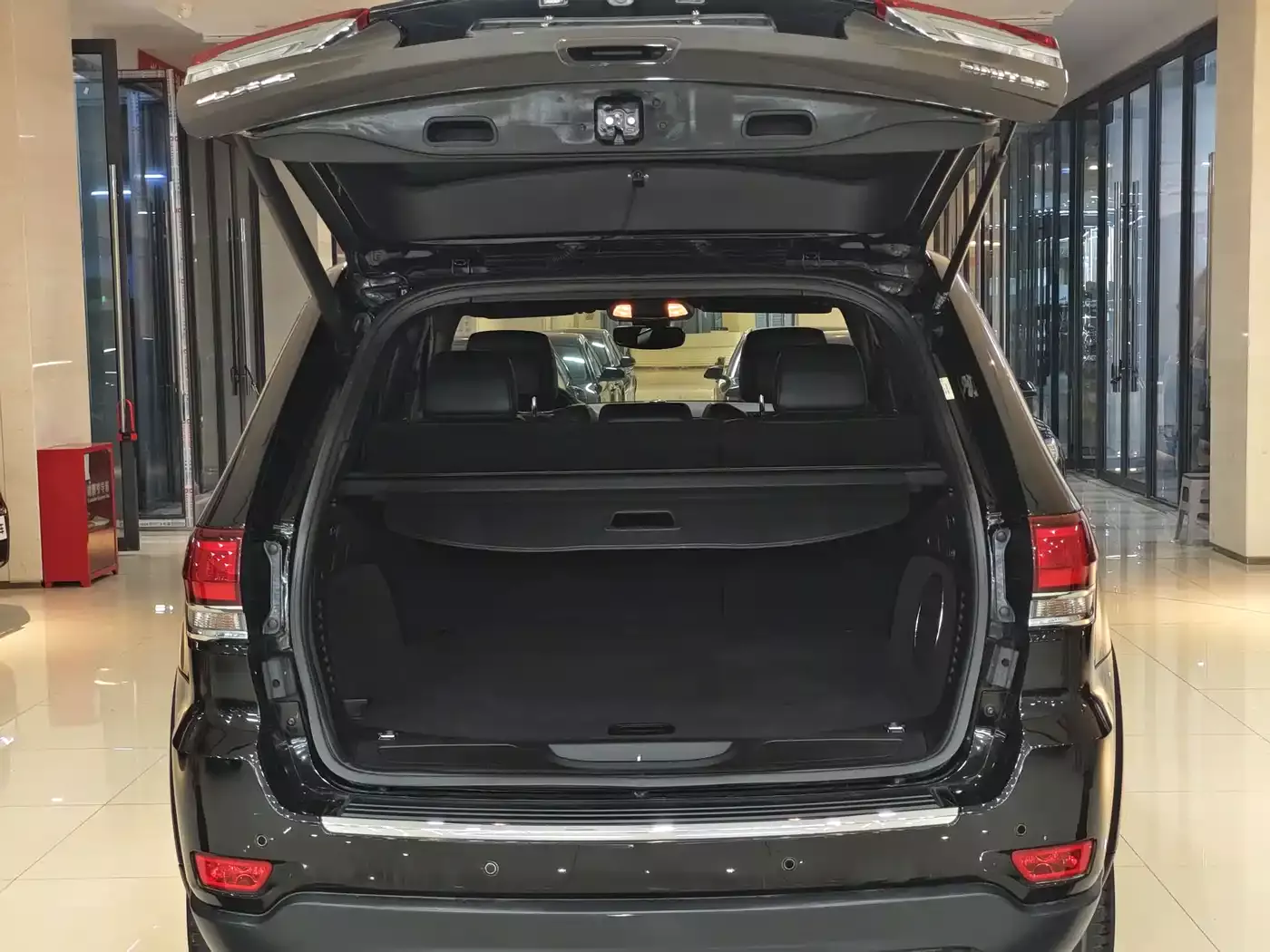 Jeep Grand Cherokee (Import) 2020 3.0L Elite Navigation Edition фото 24