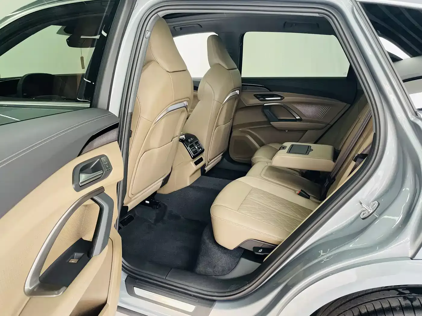 Audi Q5L 2026 Model Base Version фото 10