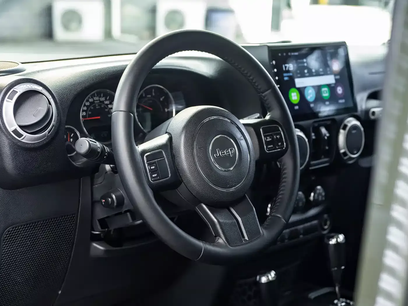 Jeep Wrangler 2015 2.8TD Sahara 4-Door фото 8