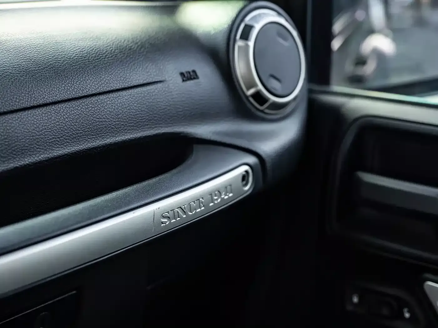 Jeep Wrangler 2015 2.8TD Sahara 4-Door фото 12