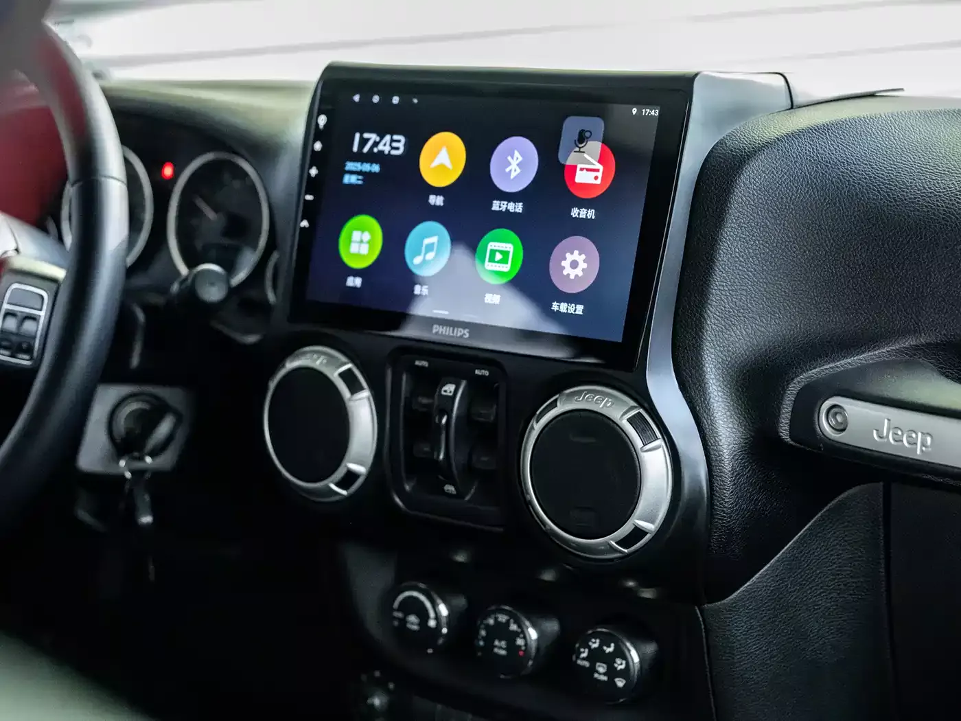 Jeep Wrangler 2015 2.8TD Sahara 4-Door фото 14
