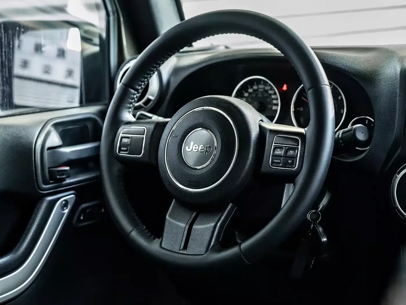 Jeep Wrangler 2015 2.8TD Sahara 4-Door фото 15