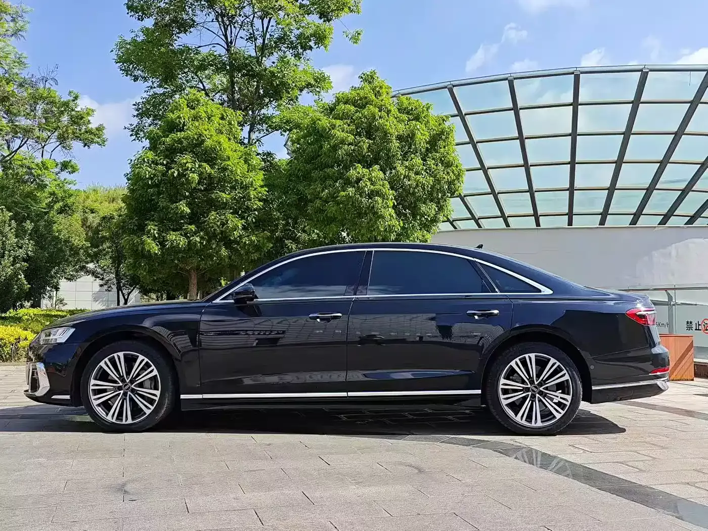 Audi A8 2022 A8L 55 TFSI quattro Premium Collector's Edition фото 2