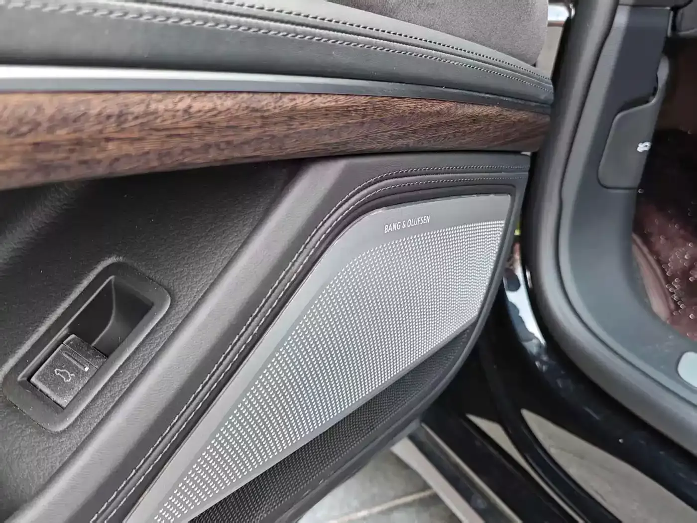 Audi A8 2022 A8L 55 TFSI quattro Premium Collector's Edition фото 9