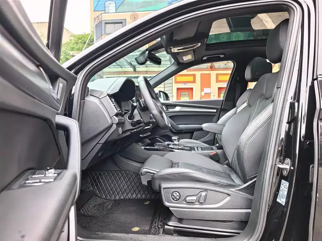 Audi Q5L 2023 40T Luxury Dynamic фото 5