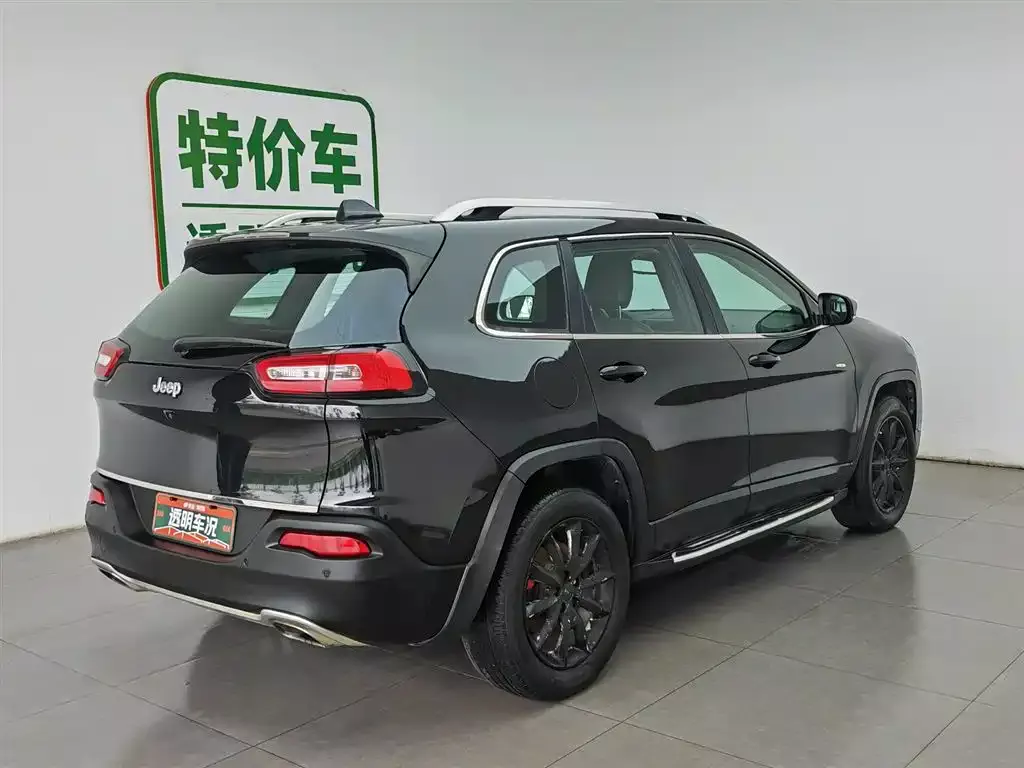 Jeep Cherokee 2016 2.4L Professional Smart Edition фото 2