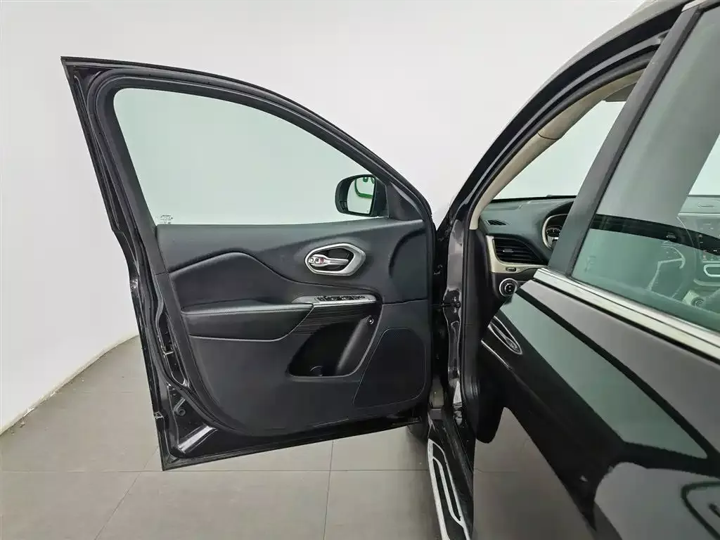 Jeep Cherokee 2016 2.4L Professional Smart Edition фото 8