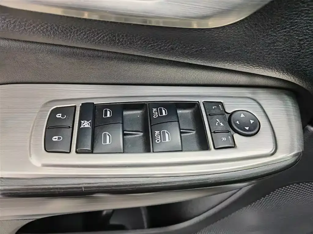 Jeep Cherokee 2016 2.4L Professional Smart Edition фото 9