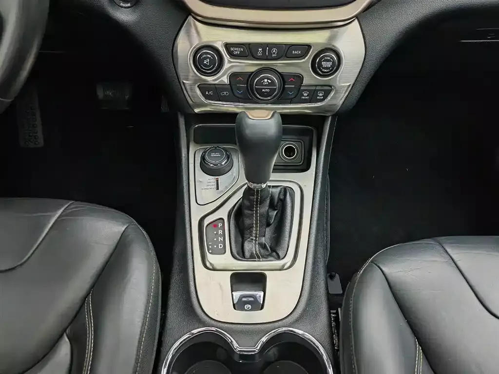 Jeep Cherokee 2016 2.4L Professional Smart Edition фото 13