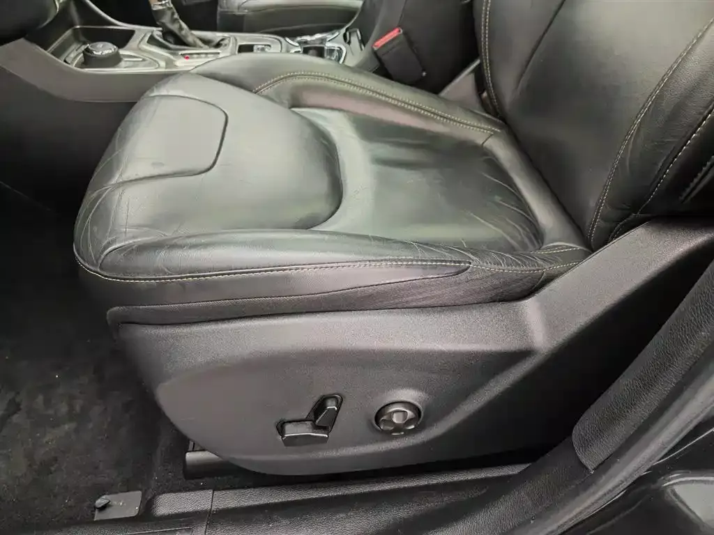 Jeep Cherokee 2016 2.4L Professional Smart Edition фото 20