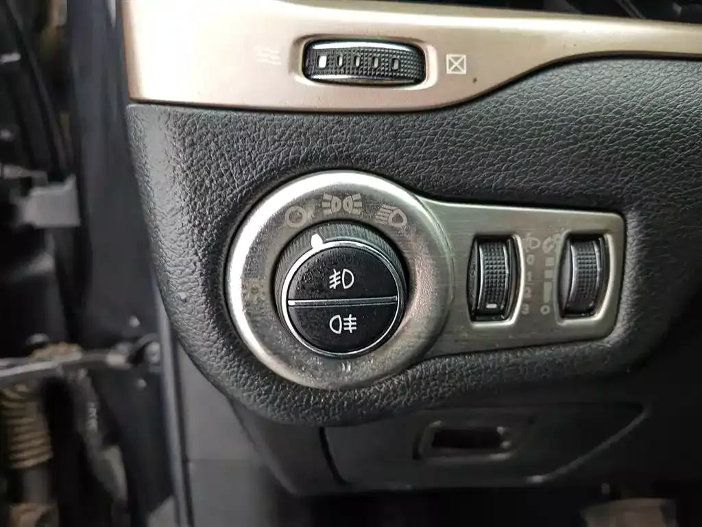 Jeep Cherokee 2016 2.4L Professional Smart Edition фото 21