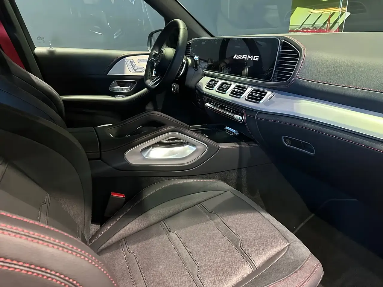 Mercedes-Benz GLE AMG 2026 Model AMG GLE 53 4MATIC+ фото 4