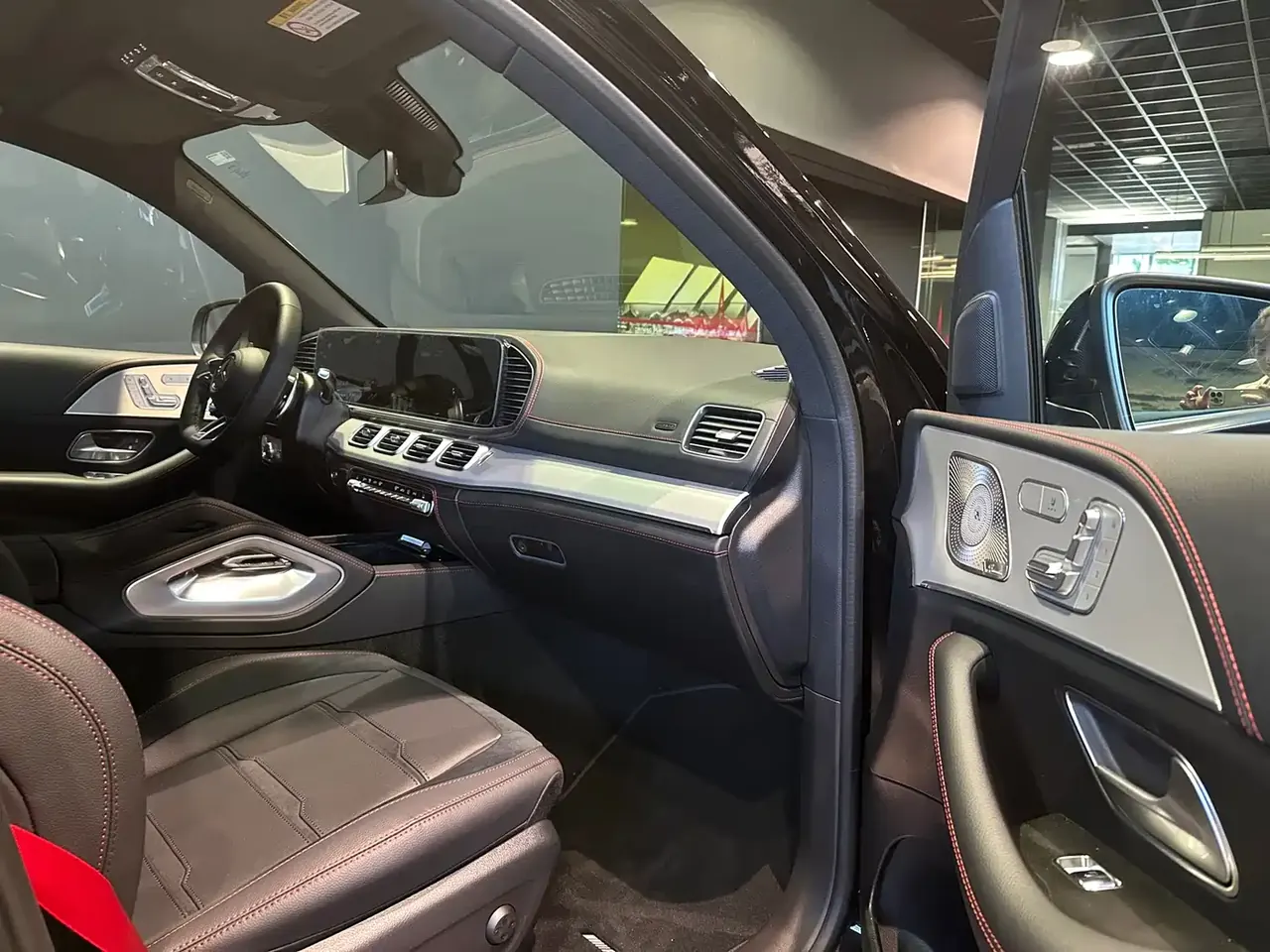 Mercedes-Benz GLE AMG 2026 Model AMG GLE 53 4MATIC+ фото 6