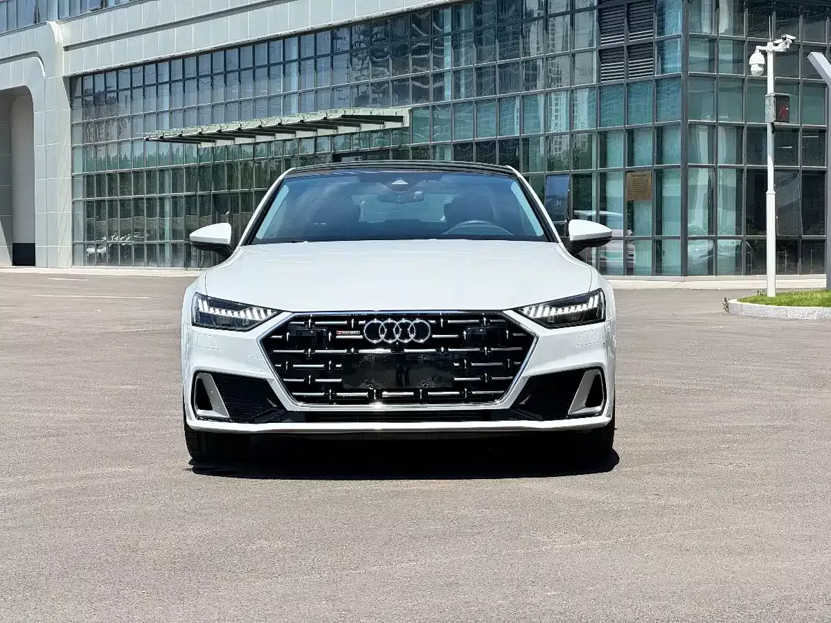 Audi A7L 2022 45 TFSI S-line Dream Builder Edition фото 2