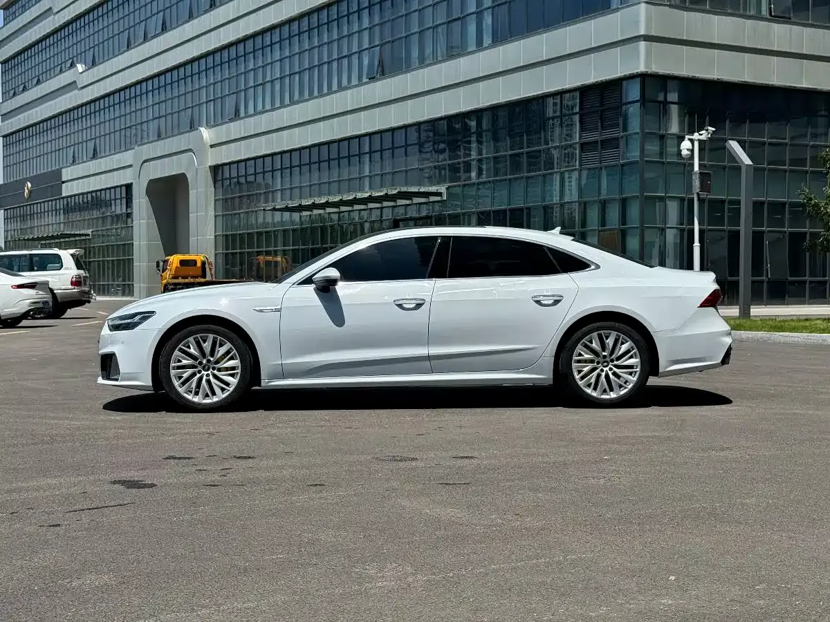 Audi A7L 2022 45 TFSI S-line Dream Builder Edition фото 3
