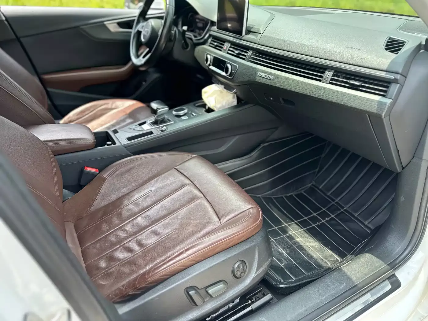 Audi A4L 2017 Model 45 TFSI quattro Sport Version фото 4