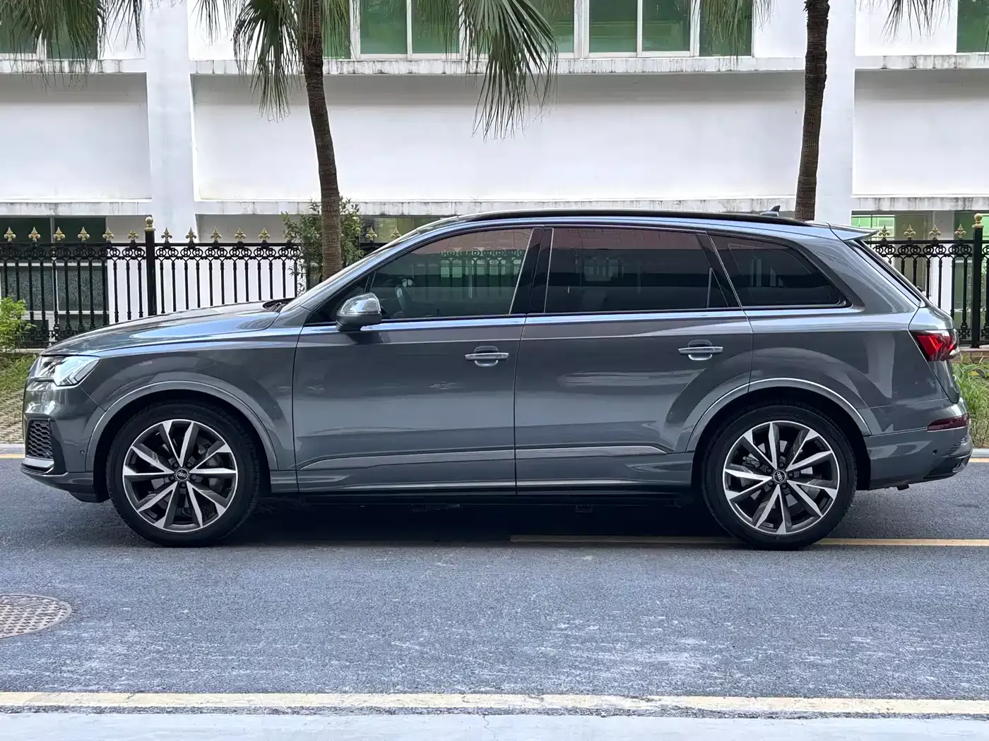 Audi Q7 2022 55 TFSI quattro S line Sport фото 4
