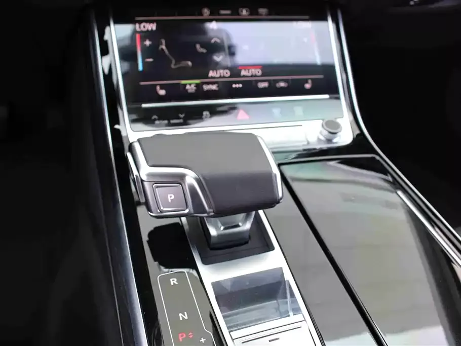 Audi A8 2022 A8L 50 TFSI quattro Comfort Collector's Edition фото 9
