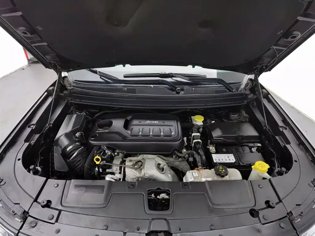 Jeep Grand Commander 2020 2.0T 2WD Leading Edition фото 6