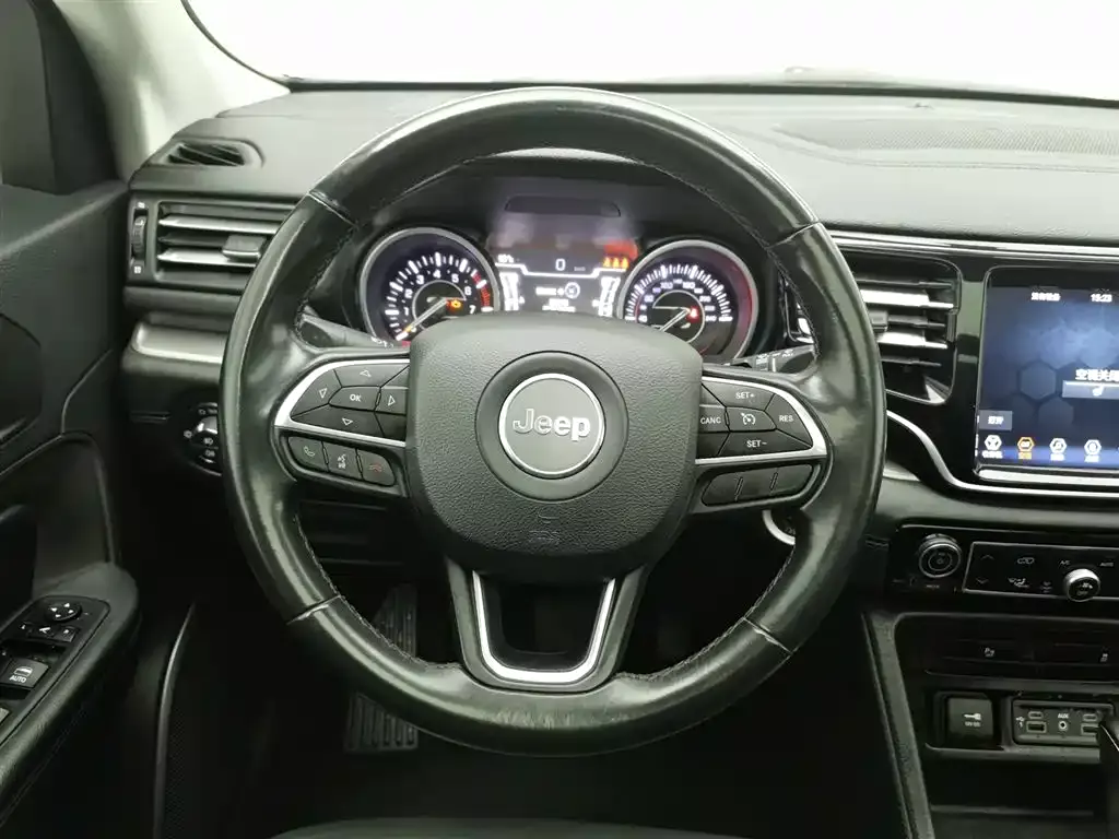 Jeep Grand Commander 2020 2.0T 2WD Leading Edition фото 11