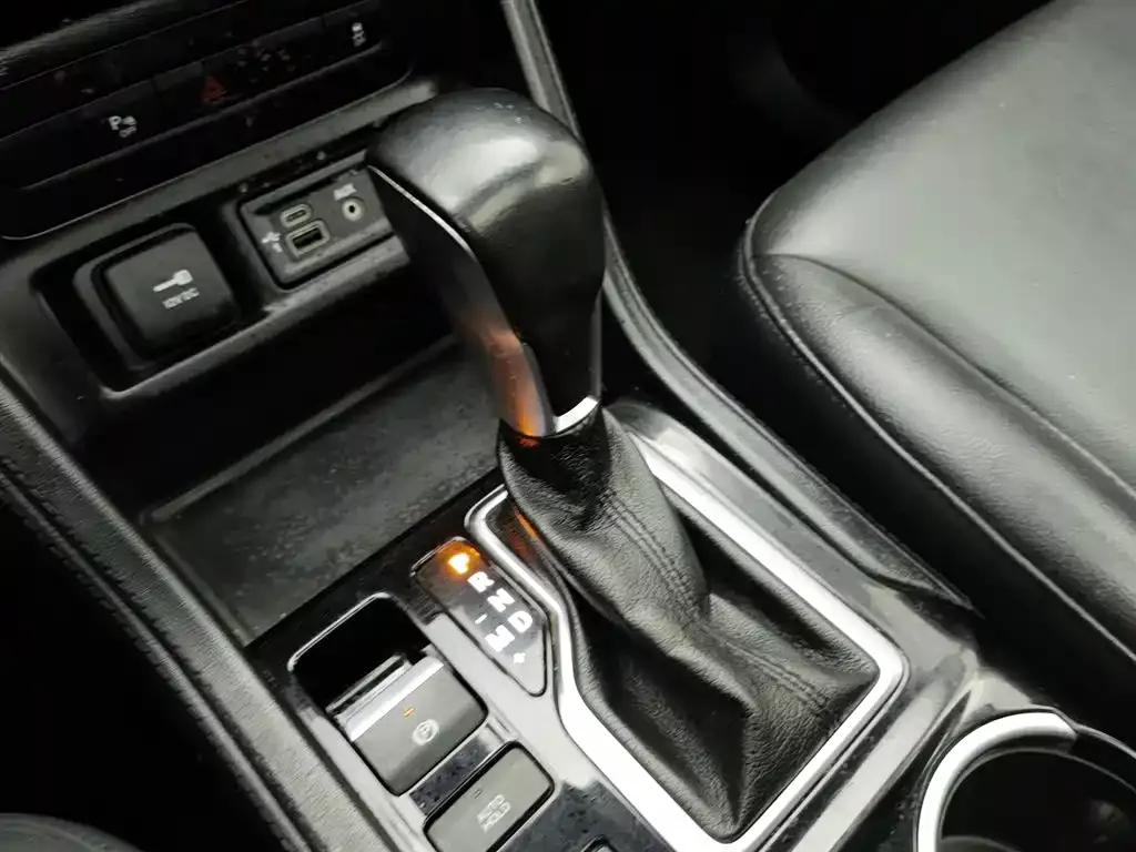 Jeep Grand Commander 2020 2.0T 2WD Leading Edition фото 13