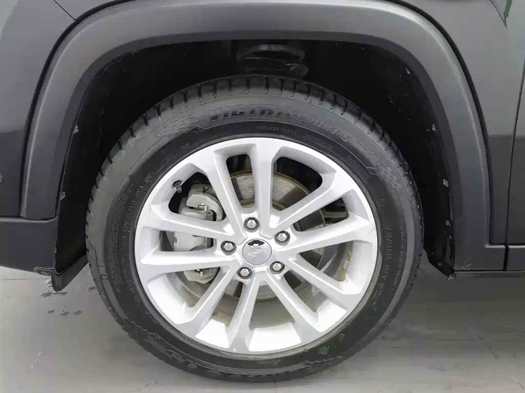 Jeep Grand Commander 2020 2.0T 2WD Leading Edition фото 17