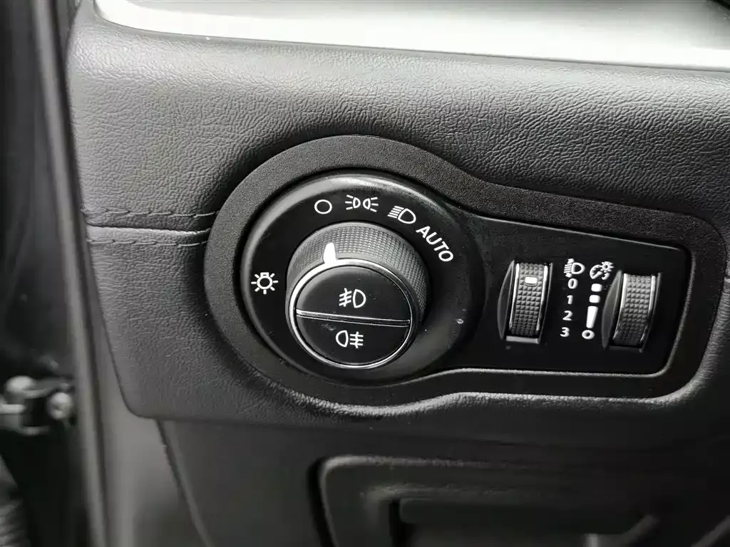 Jeep Grand Commander 2020 2.0T 2WD Leading Edition фото 21