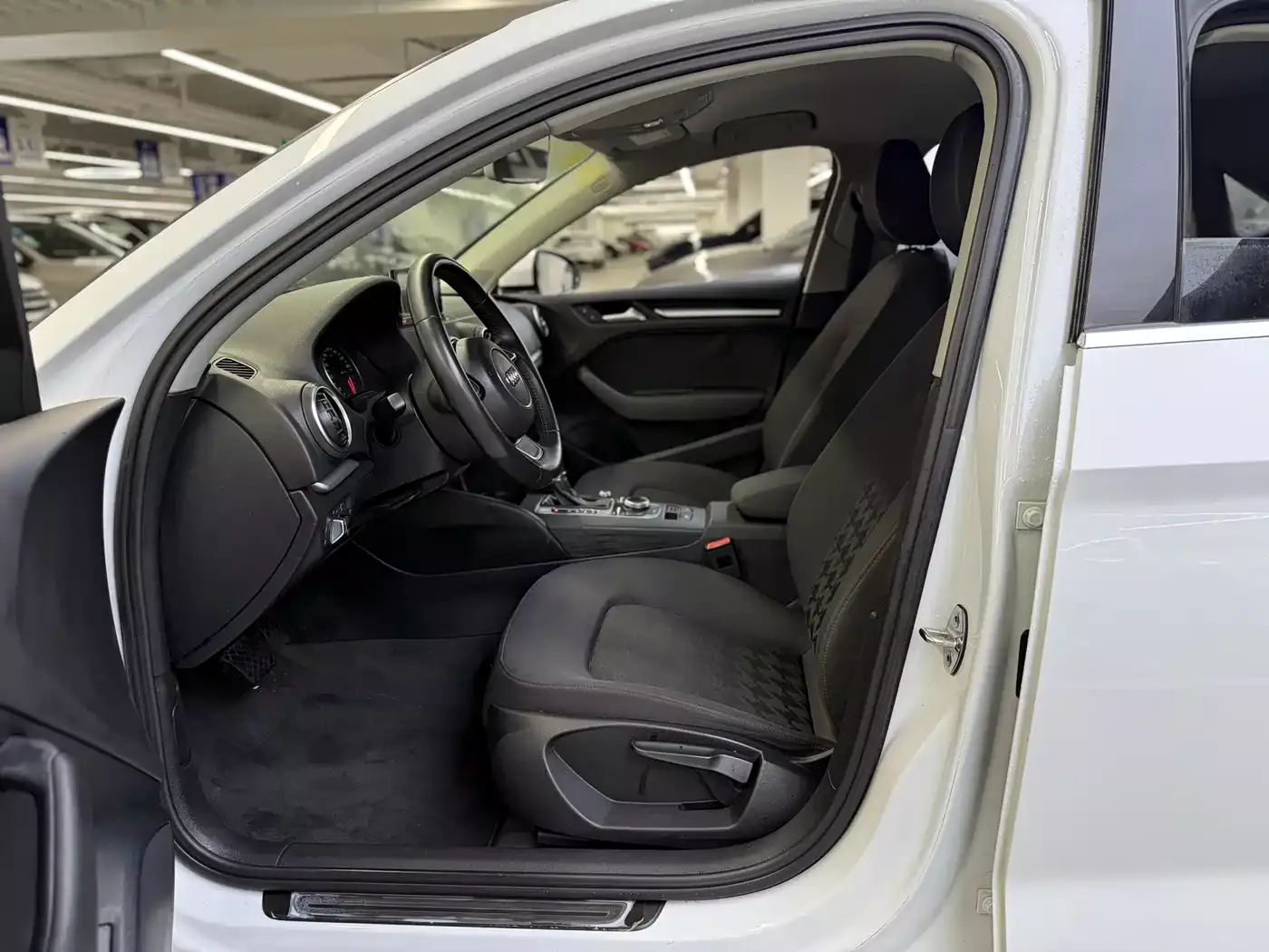 Audi A3 2016 Limousine 35 TFSI Progressive фото 4