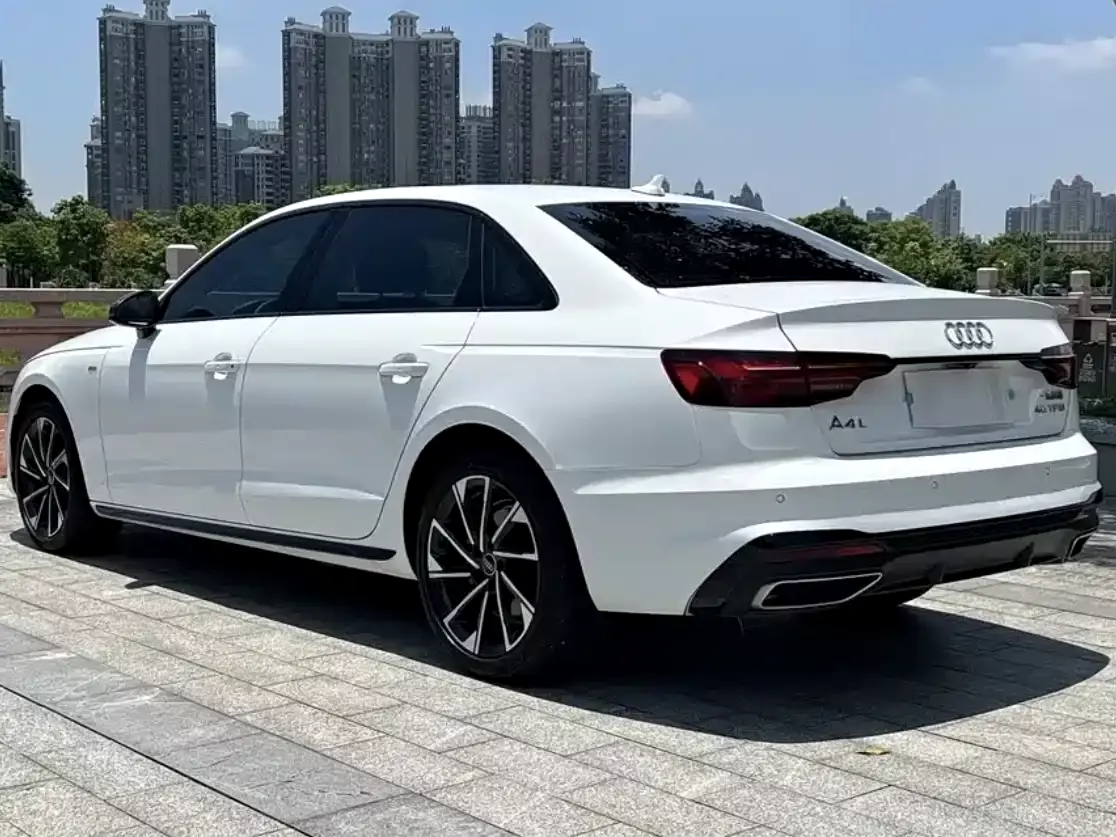 Audi A4L 2022 40 TFSI Luxury Dynamic фото 19