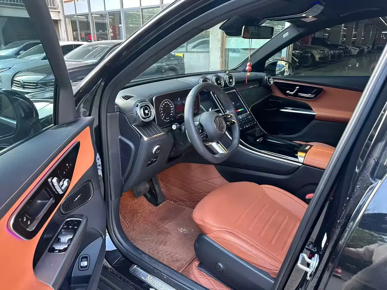 Mercedes-Benz GLC 2024 GLC 300 L 4MATIC Dynamic 5-seater фото 4