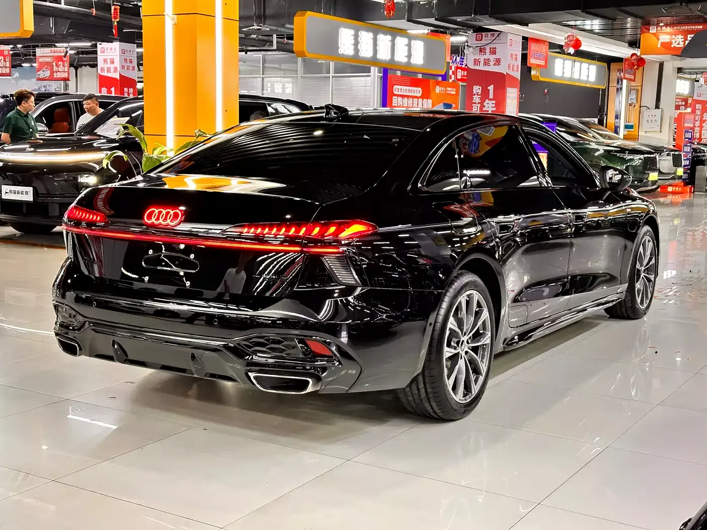 Audi A6L фото 10