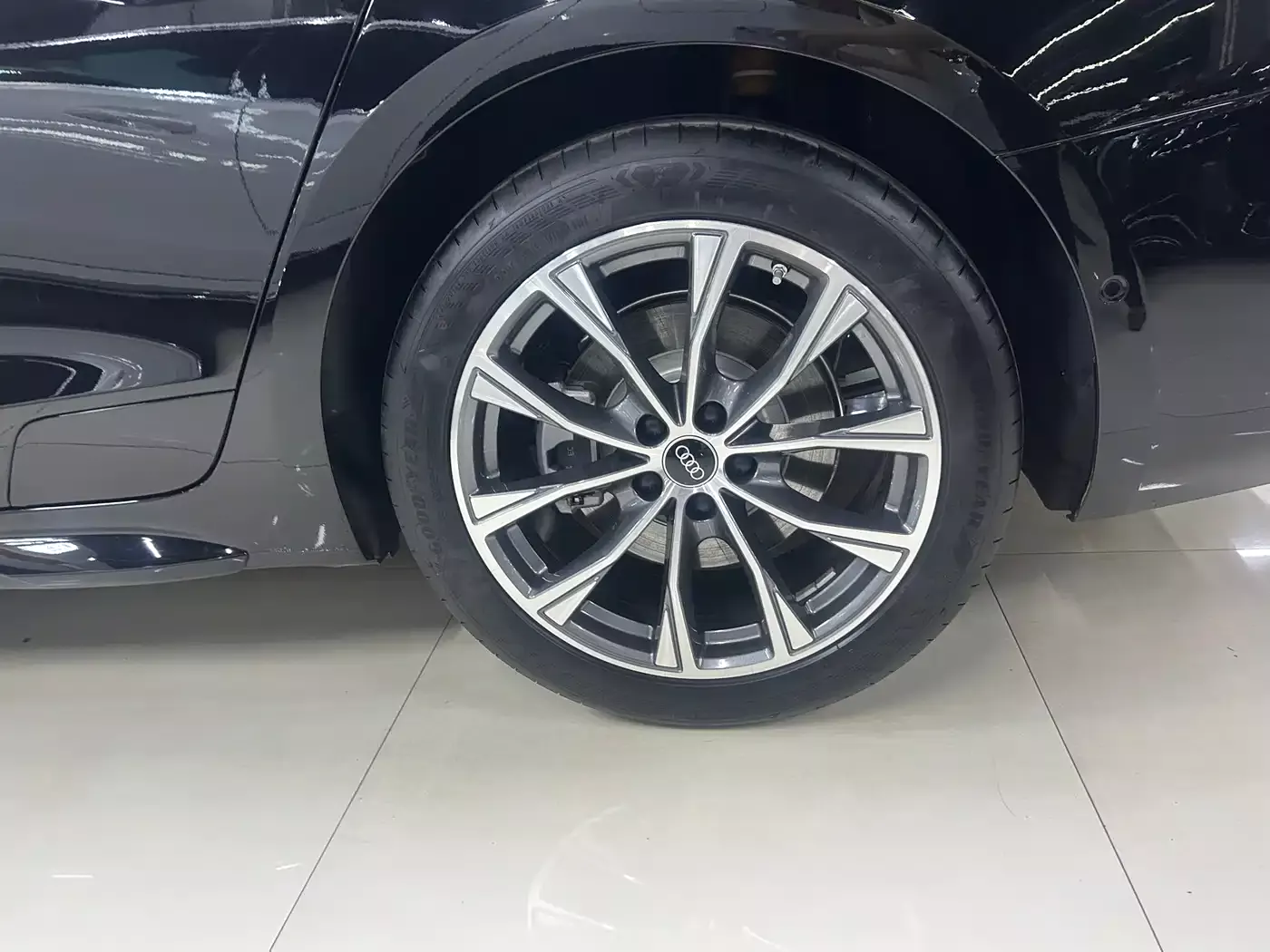 Audi A6L фото 21