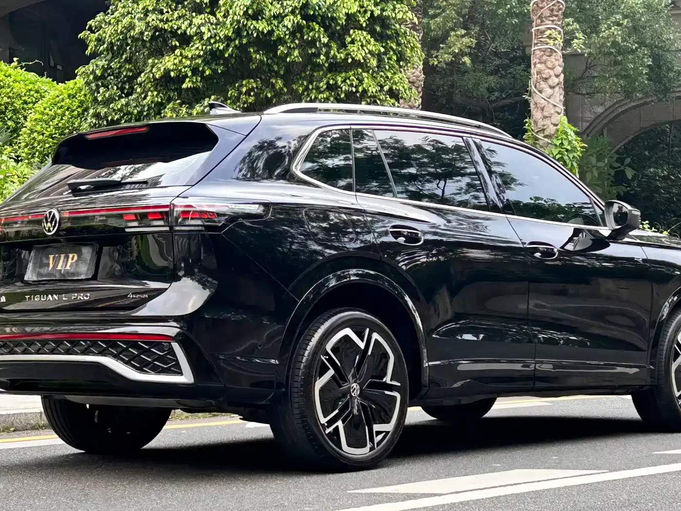 Volkswagen Tiguan L 2024 PRO 380TSI 4WD R-Line Premium Edition фото 7