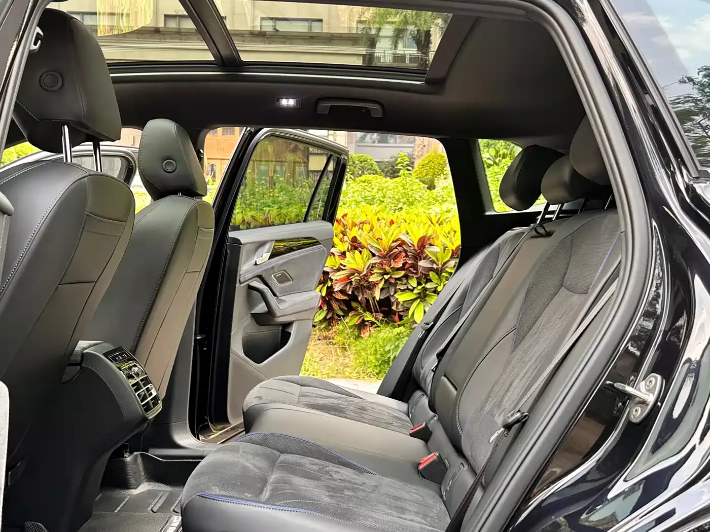 Volkswagen Tiguan L 2024 PRO 380TSI 4WD R-Line Premium Edition фото 21