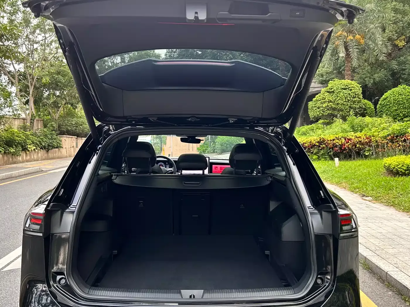 Volkswagen Tiguan L 2024 PRO 380TSI 4WD R-Line Premium Edition фото 23
