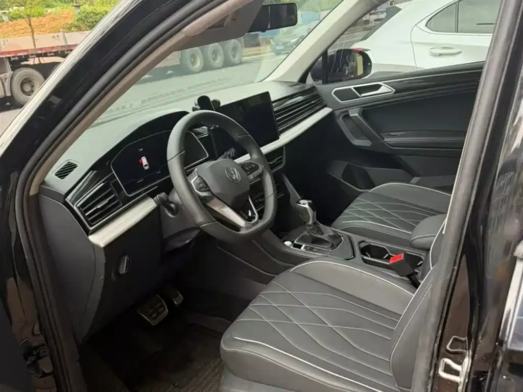 Volkswagen Tiguan L 2024 Outstanding 300TSI Auto 2WD Dragon Soaring Edition фото 7