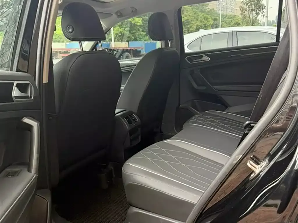 Volkswagen Tiguan L 2024 Outstanding 300TSI Auto 2WD Dragon Soaring Edition фото 8